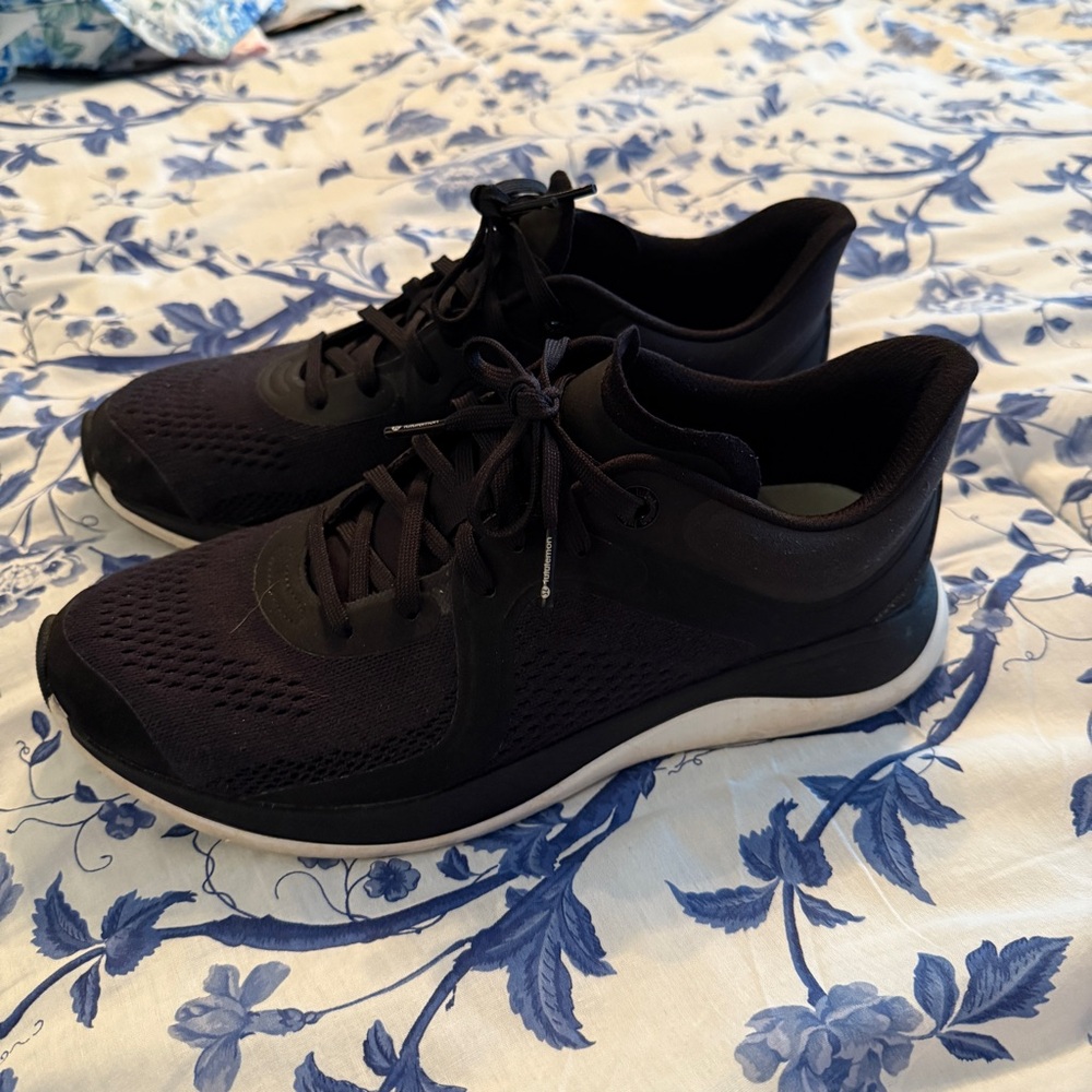 Lululemon women tennis shoes